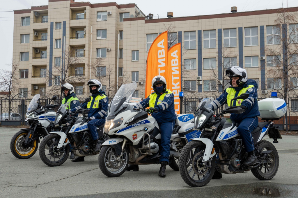 Фотоотчет: обучение защитному и контраварийному вождению мотобатальона ГИБДД